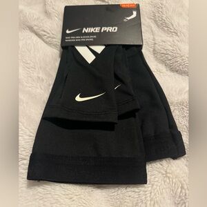 New women’s Nike pro arm sleeves size xs/small.
